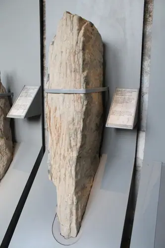 Baile an Chamhaicigh Thuaidh | Ballyknock North 6 (I-COR-036) ogham stone