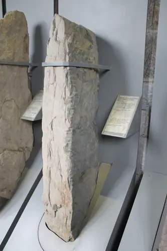 Baile an Chamhaicigh Thuaidh | Ballyknock North 12 (I-COR-042) ogham stone