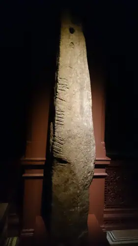 Móin an tSagairt | Monataggart 1 (I-COR-069) ogham stone